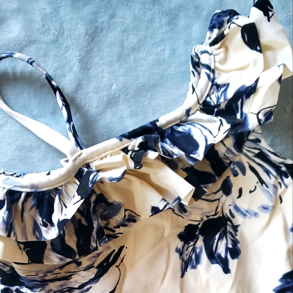 Baby Gap Toddler Girl's Floral blue cream Swimsuit one piece Size 2 - Picture 2 of 4